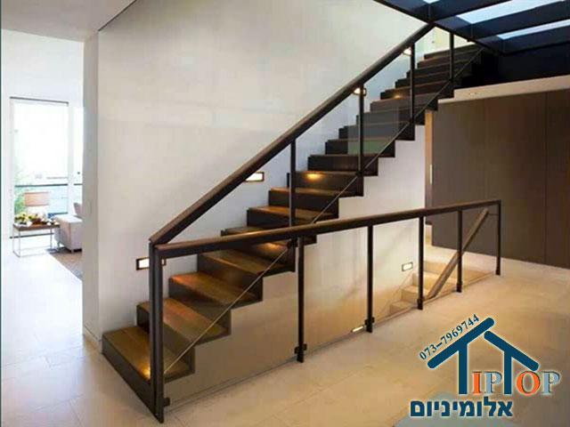 מעקות אלומיניום משולבים זכוכית