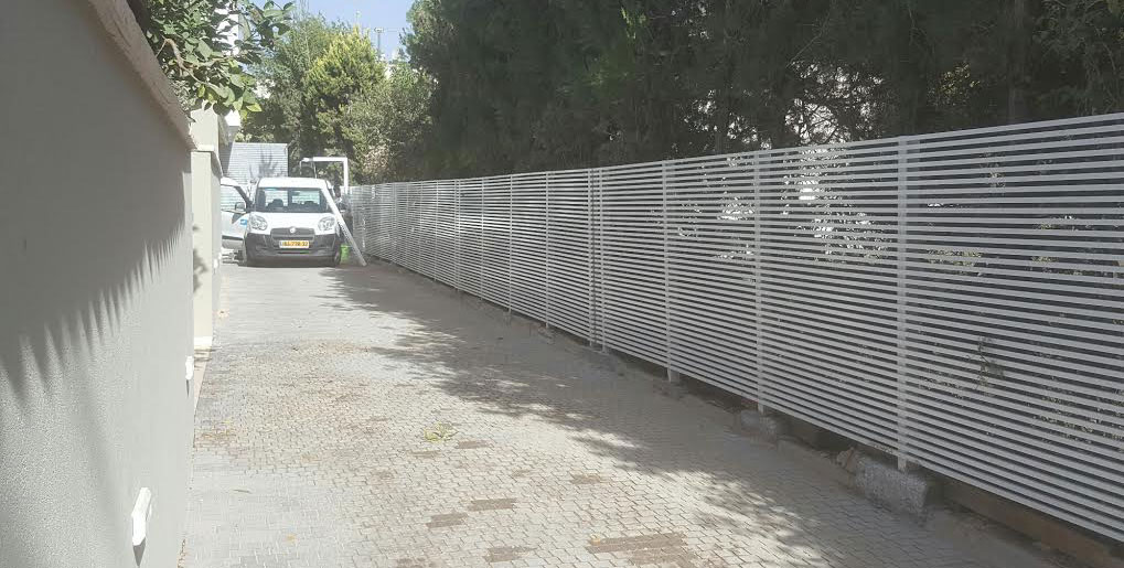 גדר לגינה מפרופילים דקים