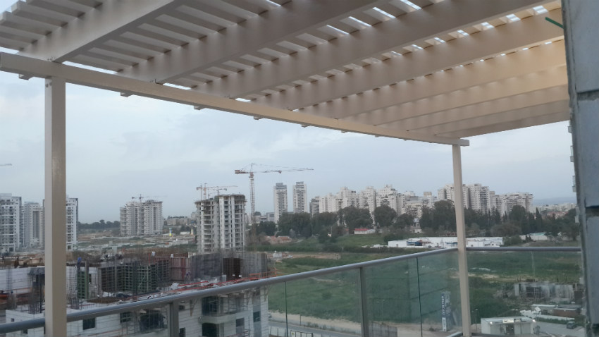 פרגולה בצבעים
