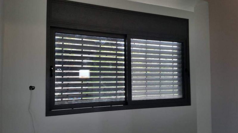 חלון בלגי 7300 עם תריס אור