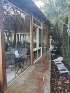 סגירת מרפסת עם חלון אלומיניום