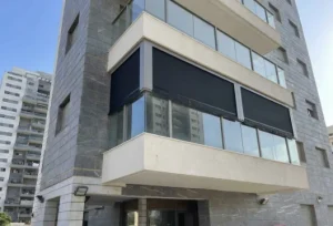 סגירת מרפסת קטנה